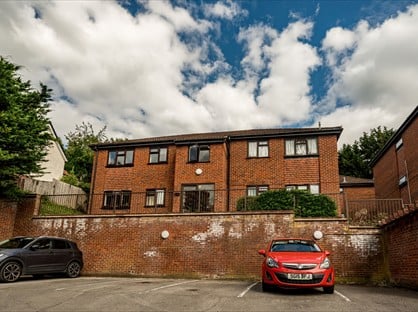 2 Bed Flat, Kaybridge Close, HP13