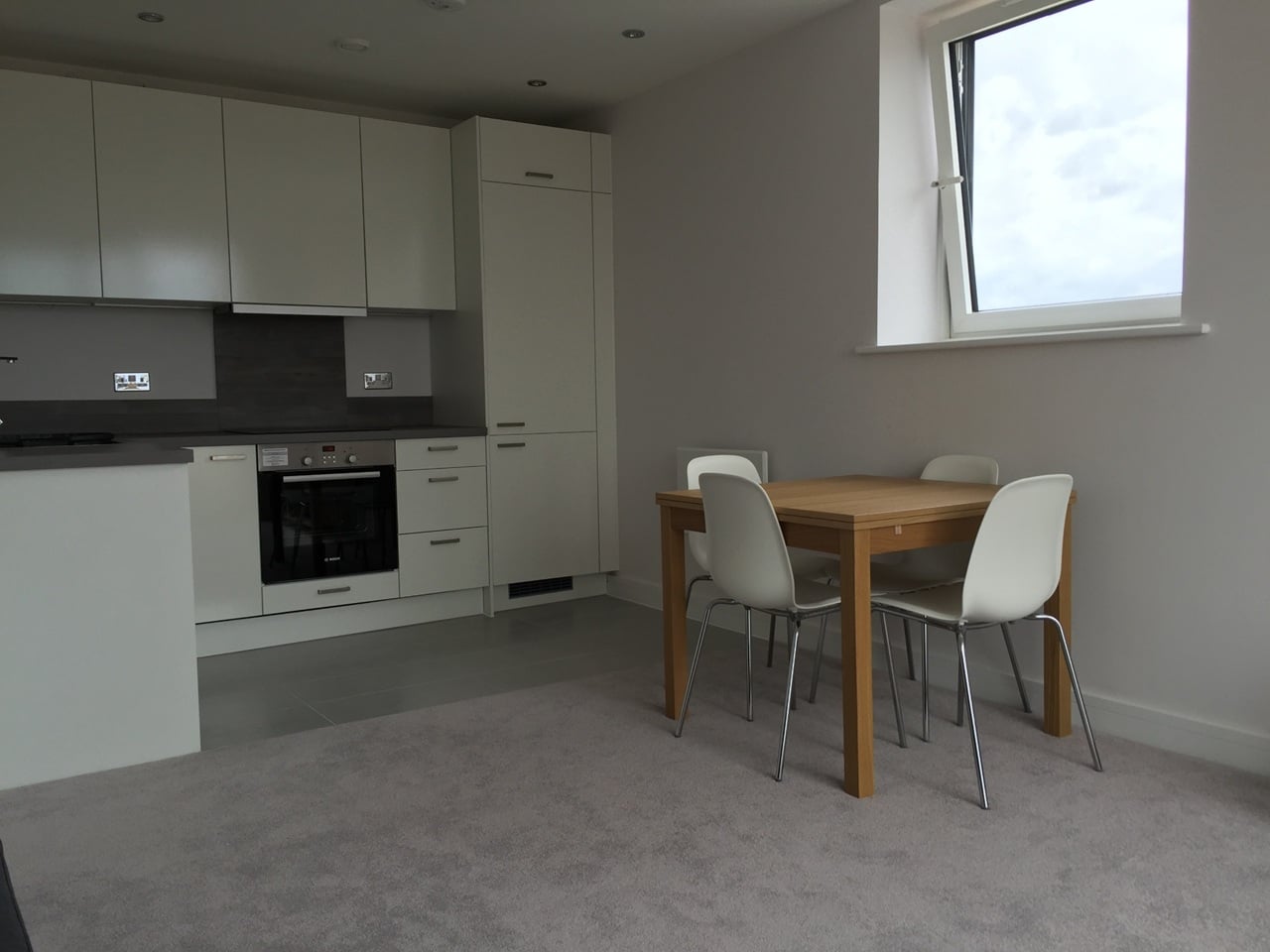 1 Bed Flat, Skylark House, RG2 photo 2