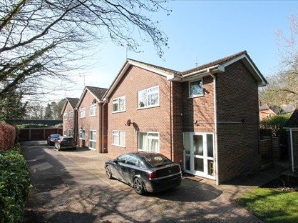 2 Bed Flat, Old Cove Road, GU51