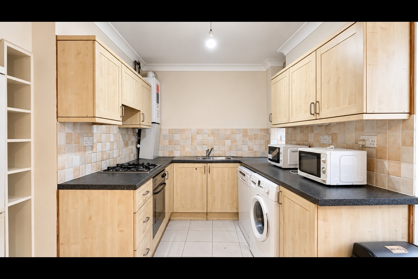 3 Bed Flat, Moscow Road, W2 photo 3
