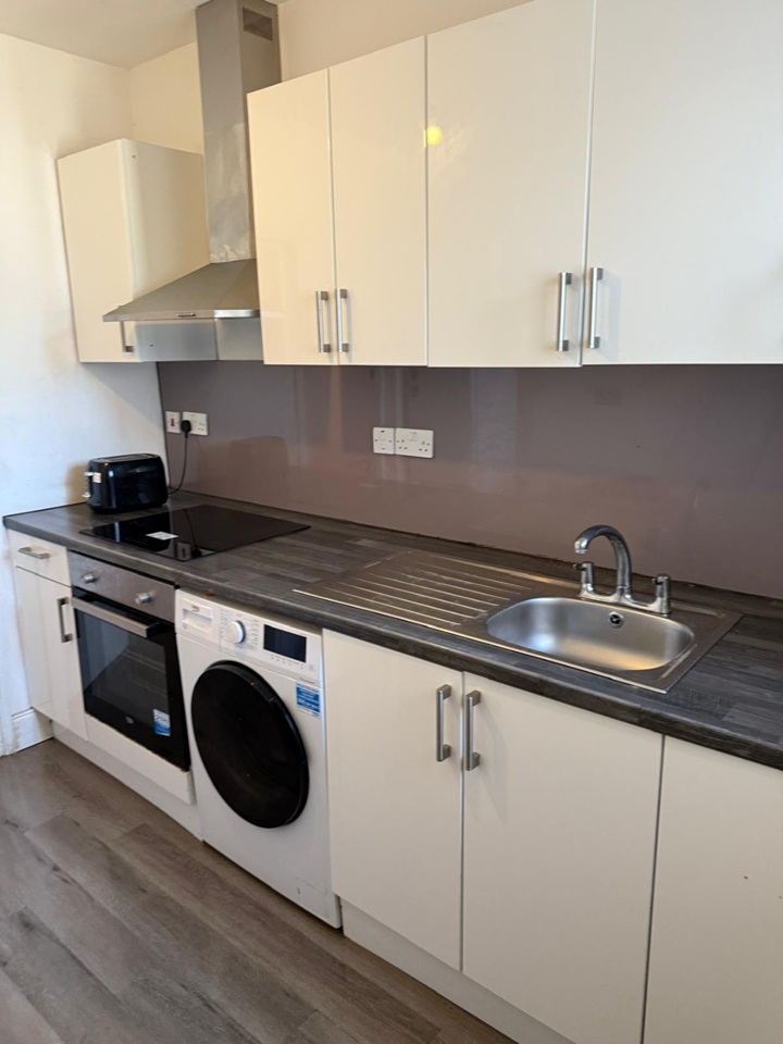 1 Bed Flat, Bedminster, BS3 photo 2