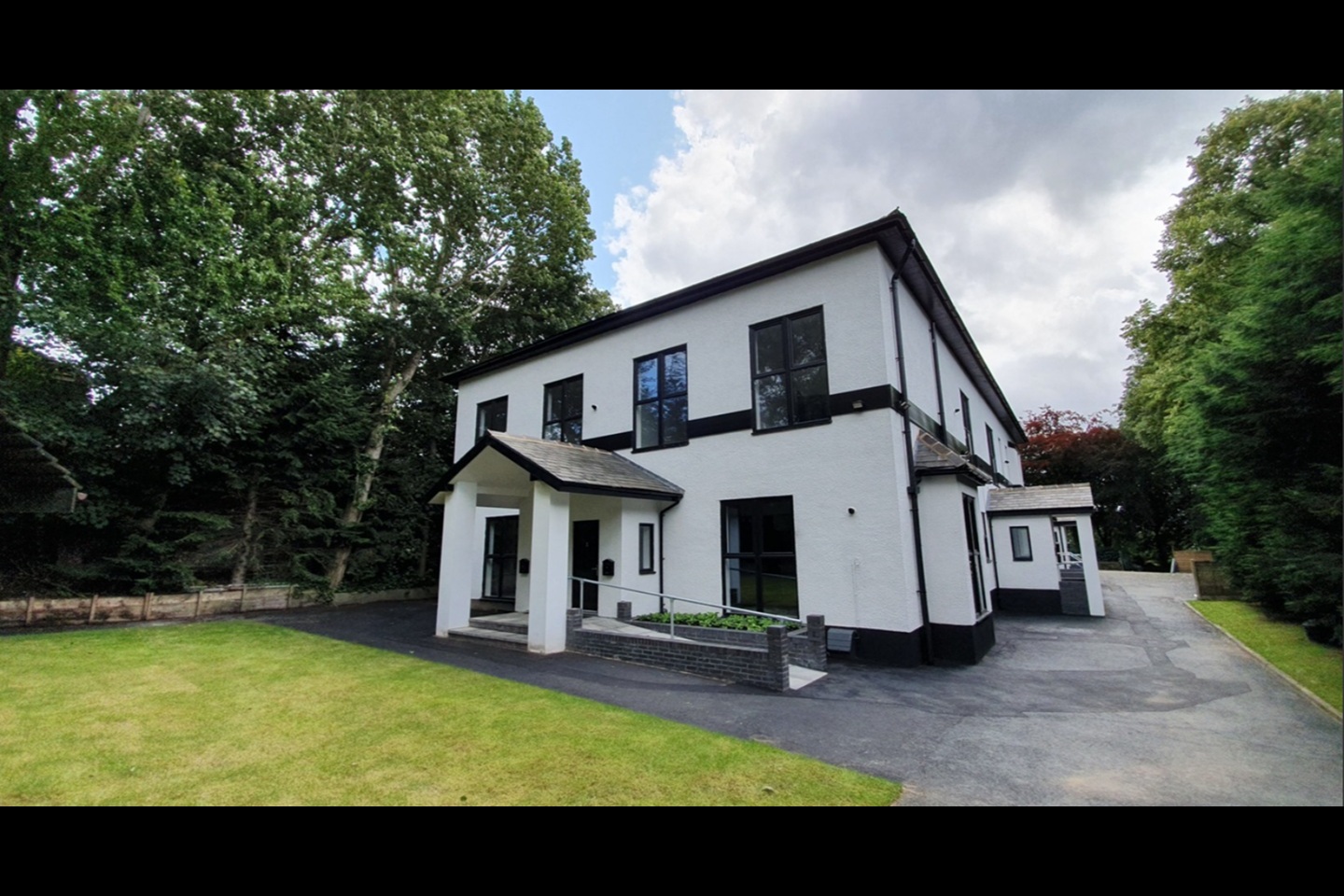 3 Bed Flat, Vine Street, M7 photo 4