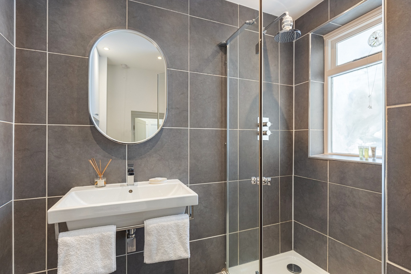 2 Bed Flat, Princess Road, NW1 photo 2
