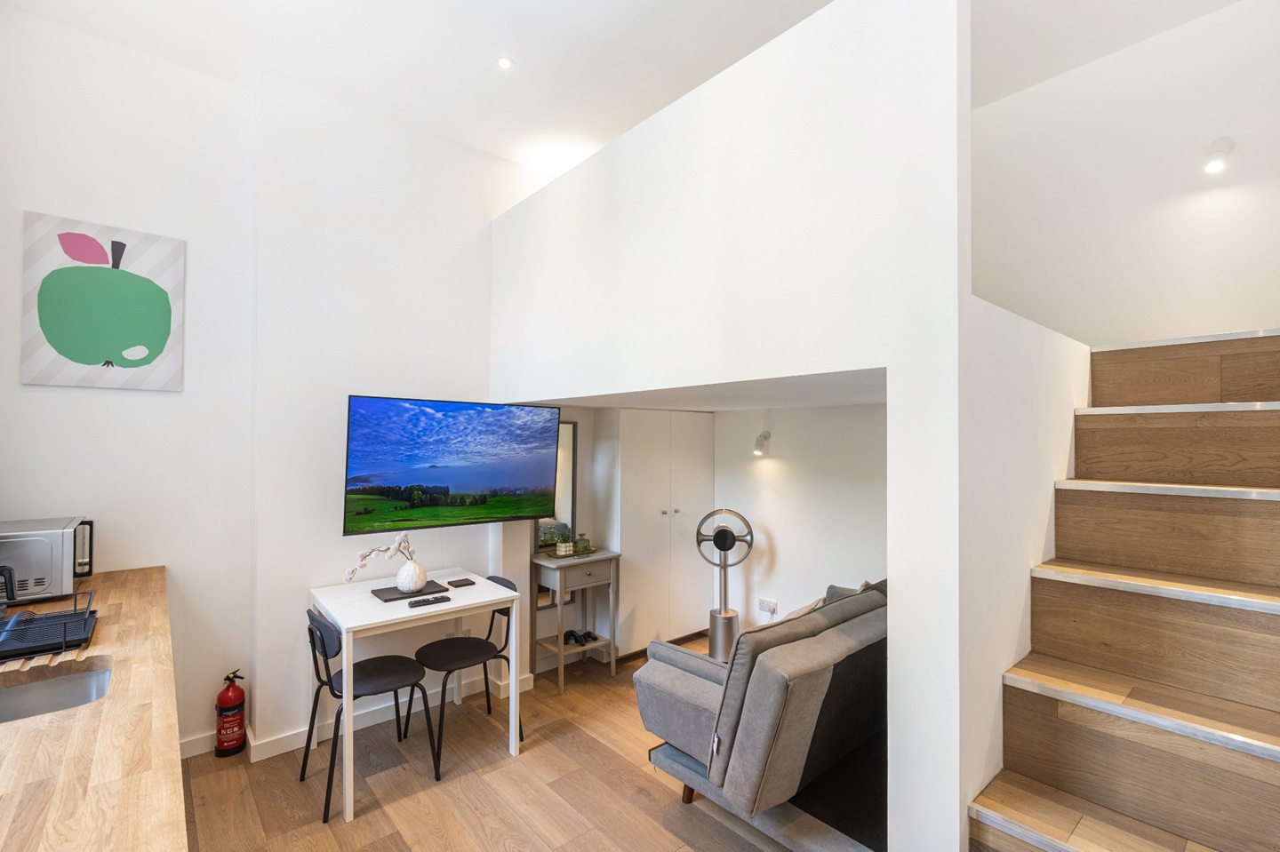 2 Bed Flat, Princess Road, NW1 photo 4