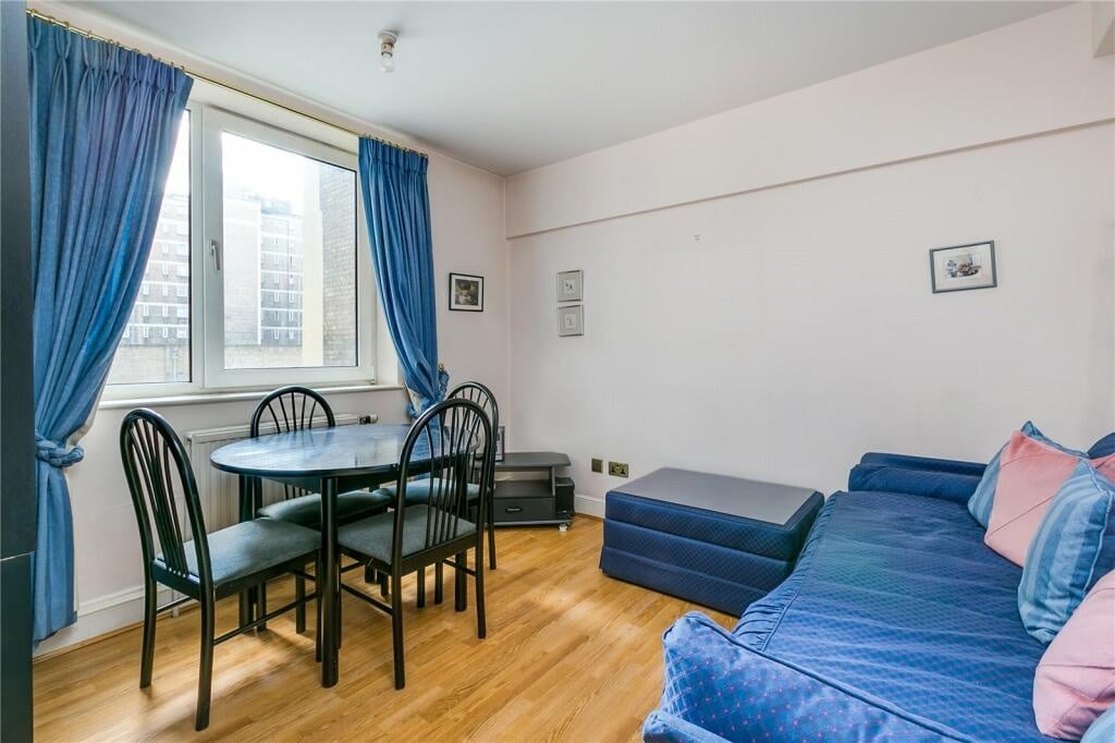 2 Bed Flat, Sloane Avenue, SW3 photo 2