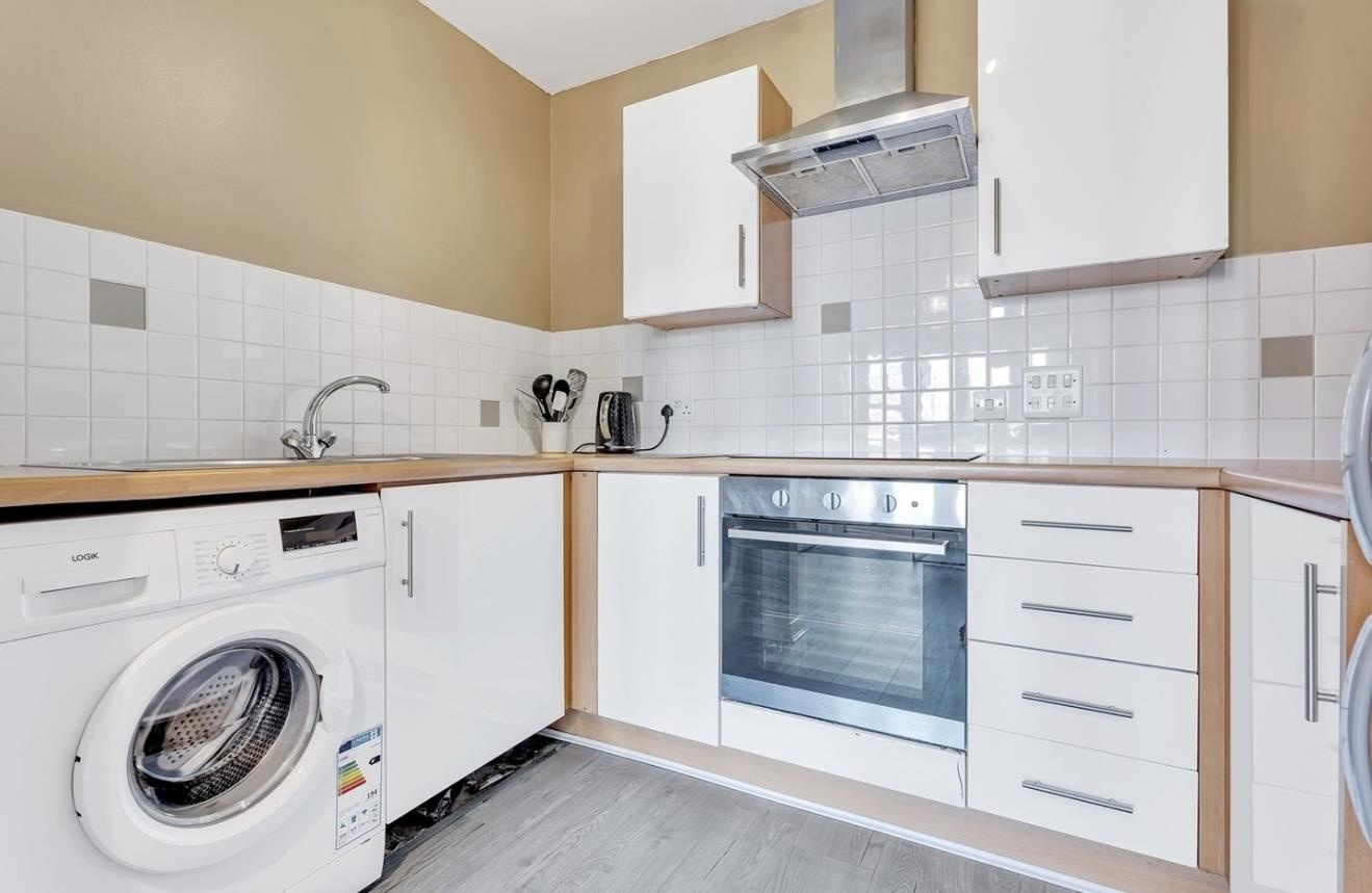 2 Bed Flat, Hever Hall, CV1 photo 3