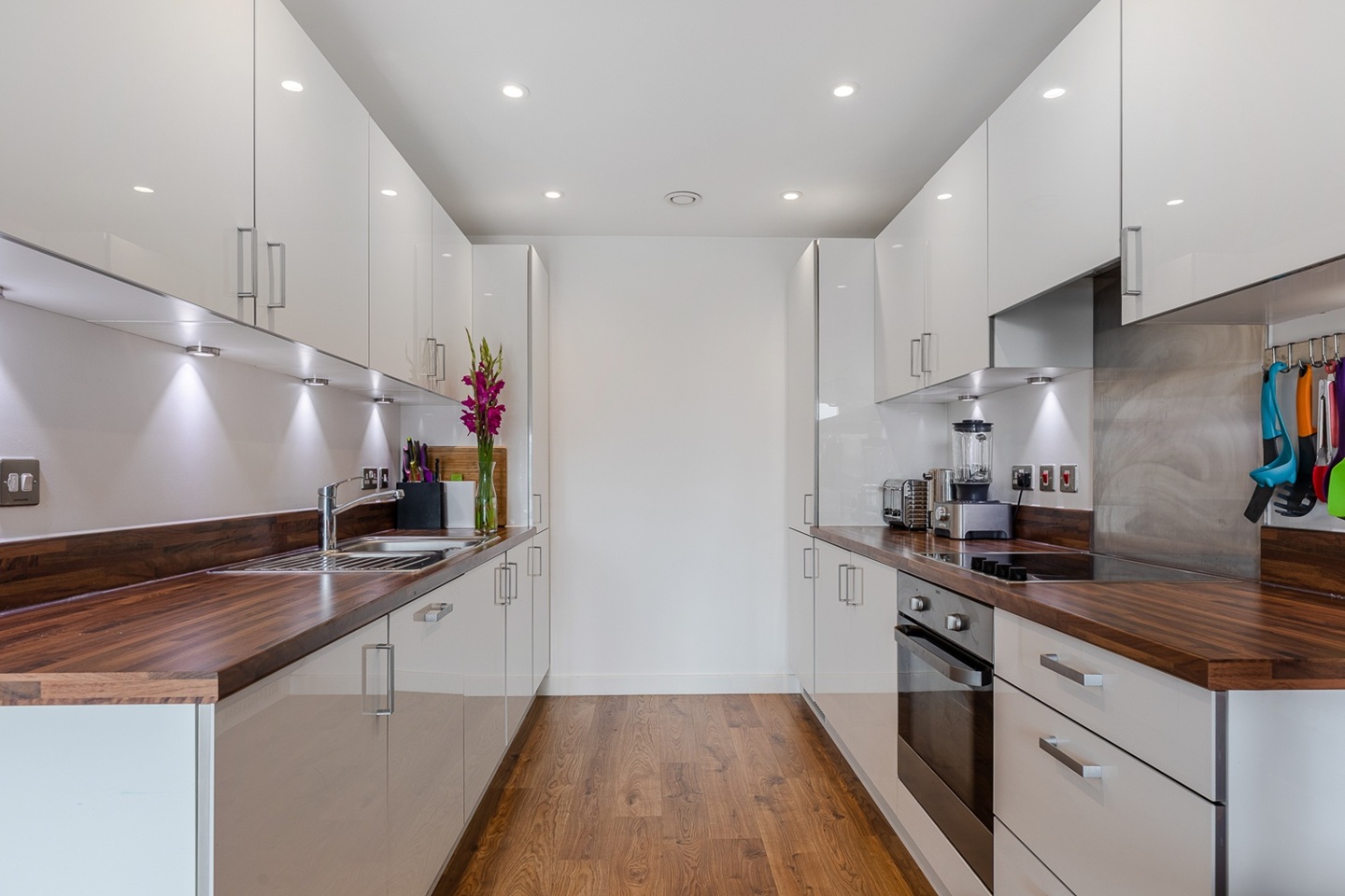 2 Bed Flat, Bevenden St, N1 photo 3