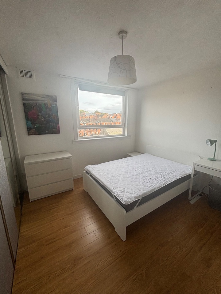 Room in a Shared Flat, Byres Road, G12