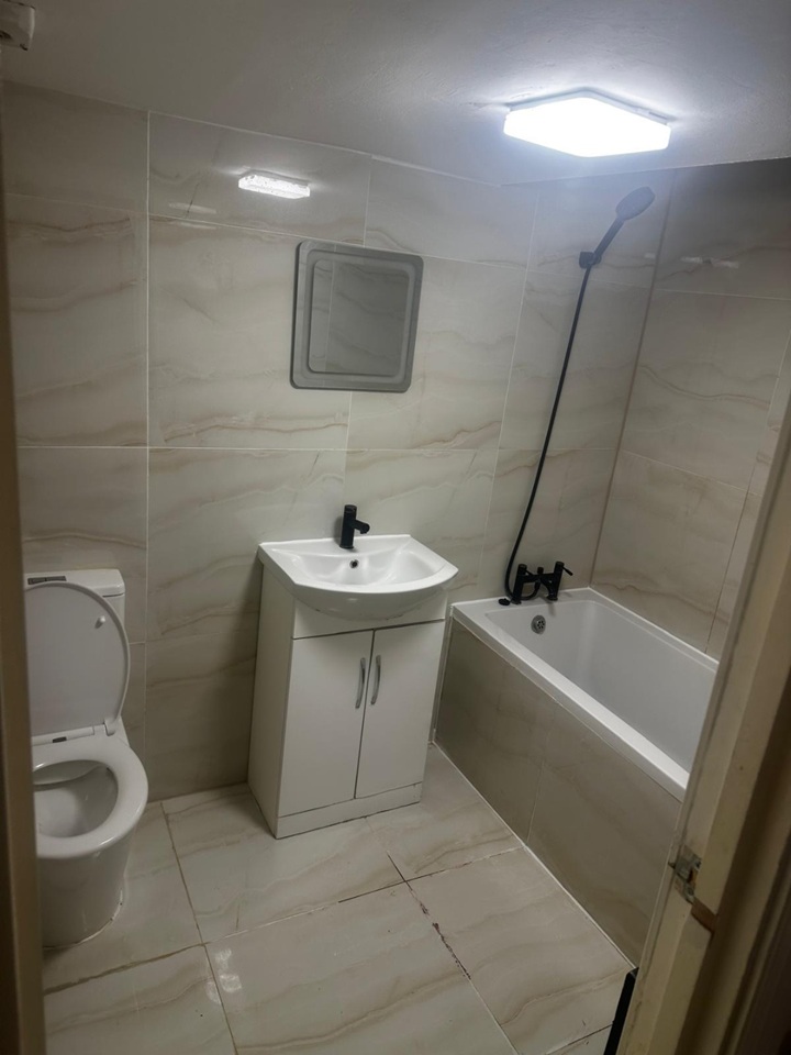 1 Bed Flat, Kilburn High Road, NW6 photo 2