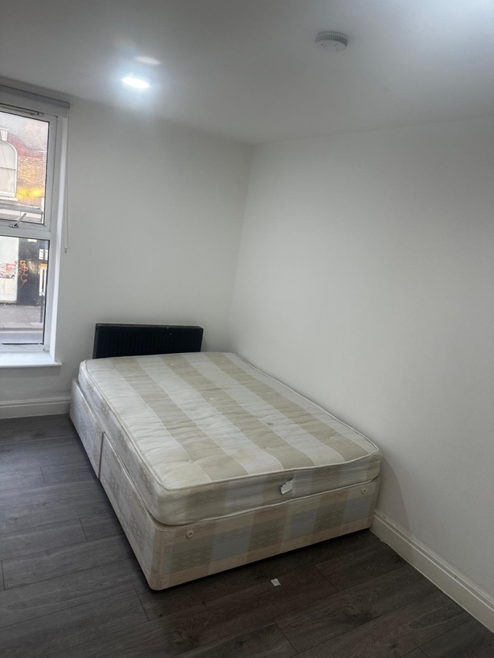 1 Bed Flat, Kilburn High Road, NW6 photo 4