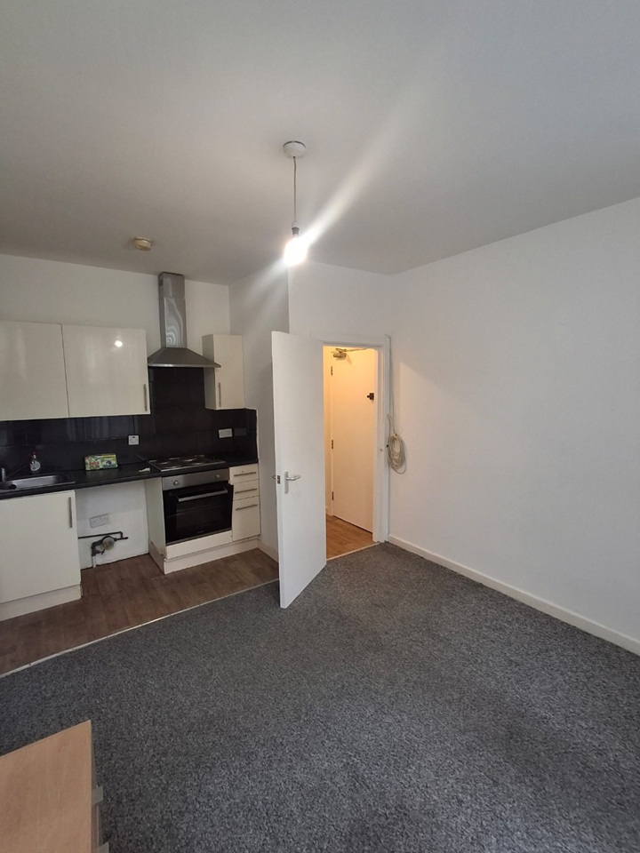 1 Bed Flat, Priory Road, L4