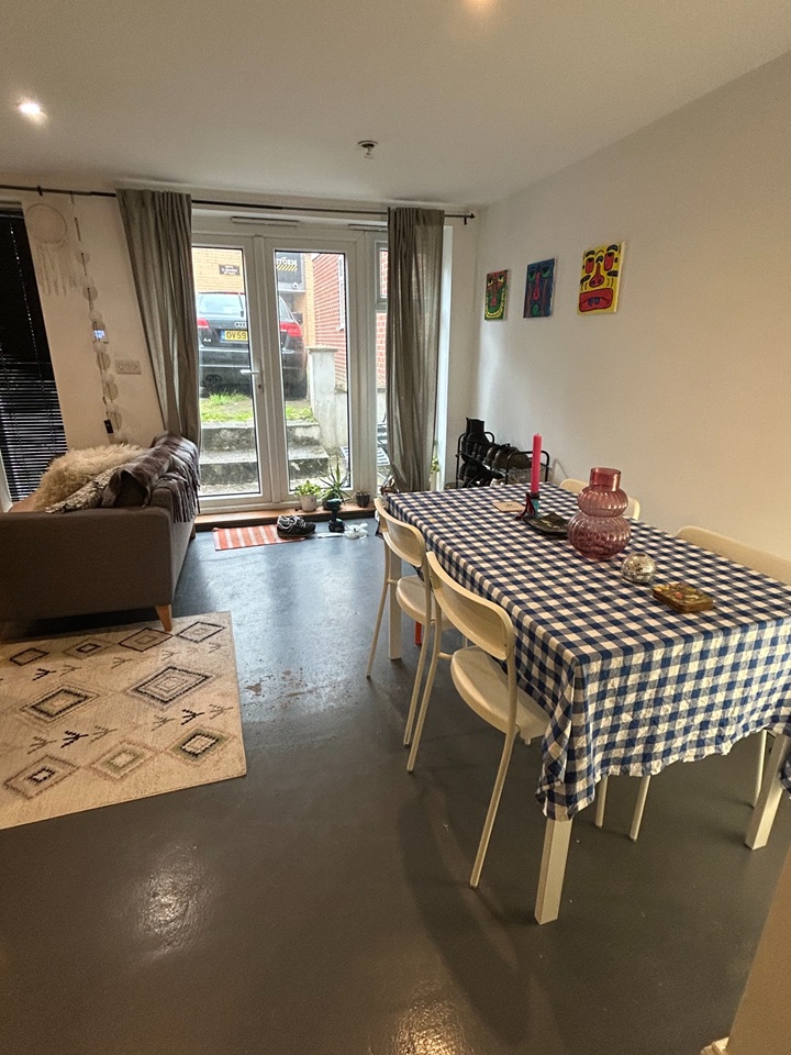 1 Bed Flat, The Old Post Office, BS6 photo 2