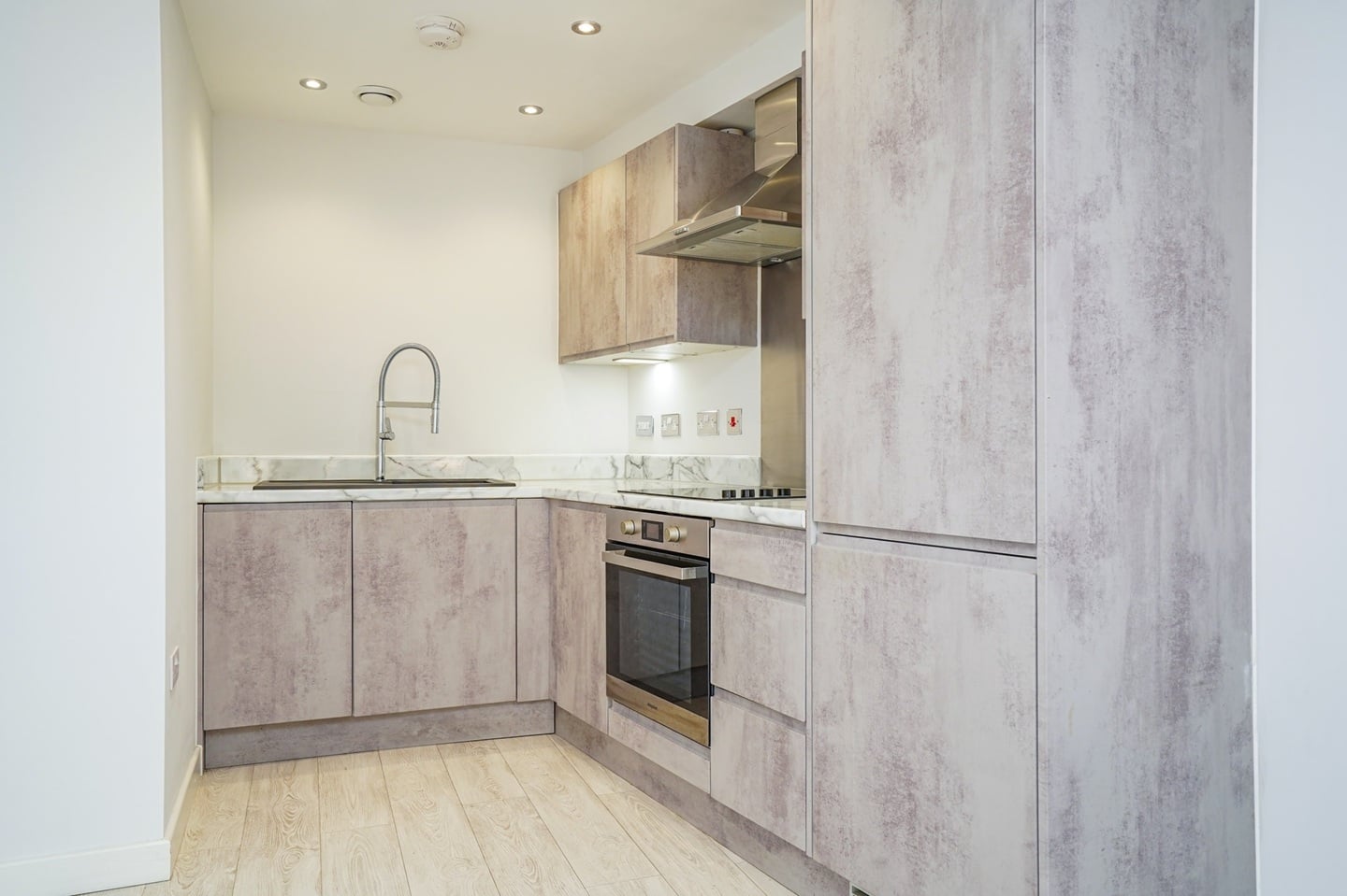2 Bed Flat, Atkinson Street, LS10 photo 2