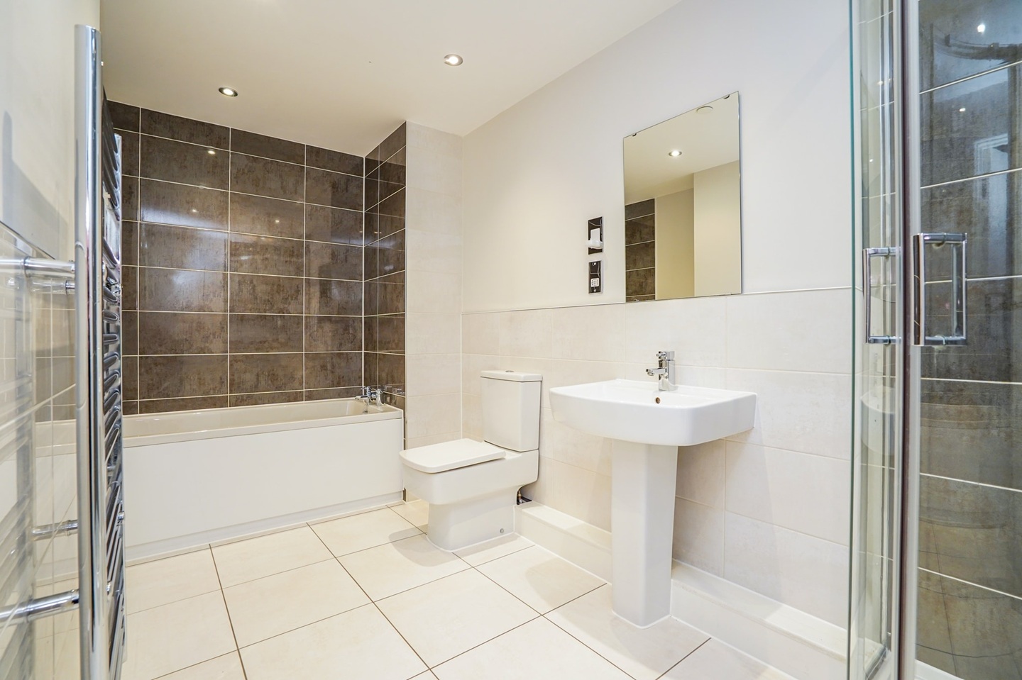 2 Bed Flat, Atkinson Street, LS10 photo 4