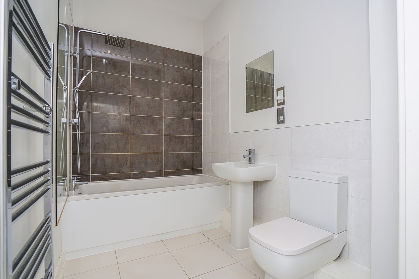 1 Bed Flat, Goodman Street, LS10 photo 4