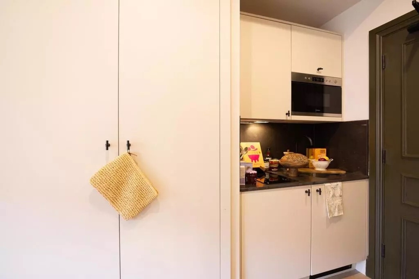 Studio Flat, West Street, S1 photo 2