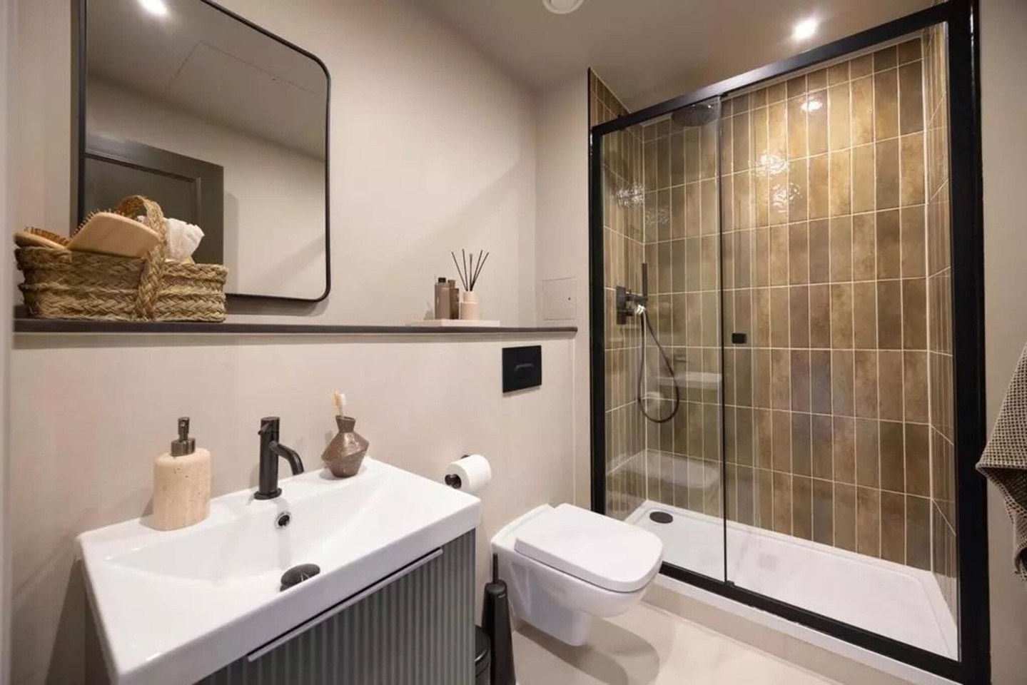 Studio Flat, West Street, S1 photo 3