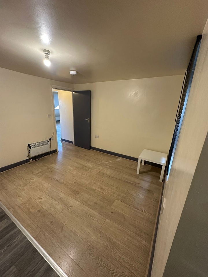 2 Bed Flat, Ladypool Road, B12 photo 3