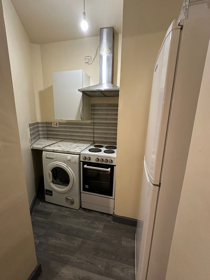 2 Bed Flat, Ladypool Road, B12 photo 2