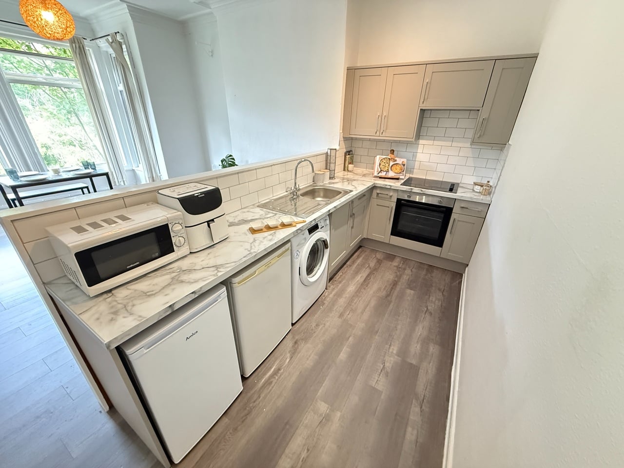 2 Bed Flat, Cardigan Road, LS6 photo 2
