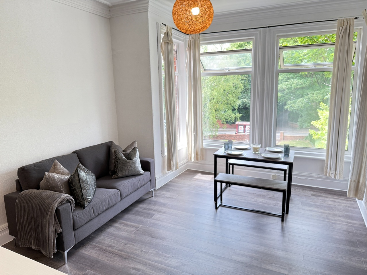 2 Bed Flat, Cardigan Road, LS6 photo 3