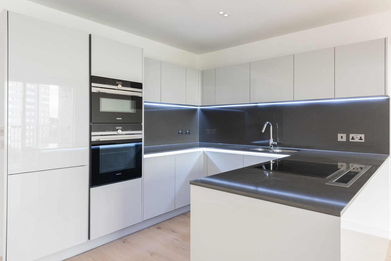 2 Bed Flat, Belsize Road, NW6 photo 2