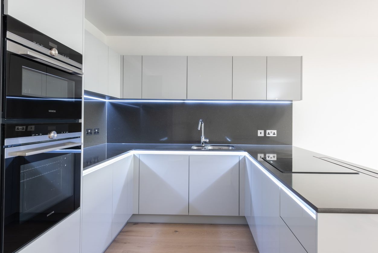 2 Bed Flat, Belsize Road, NW6 photo 3