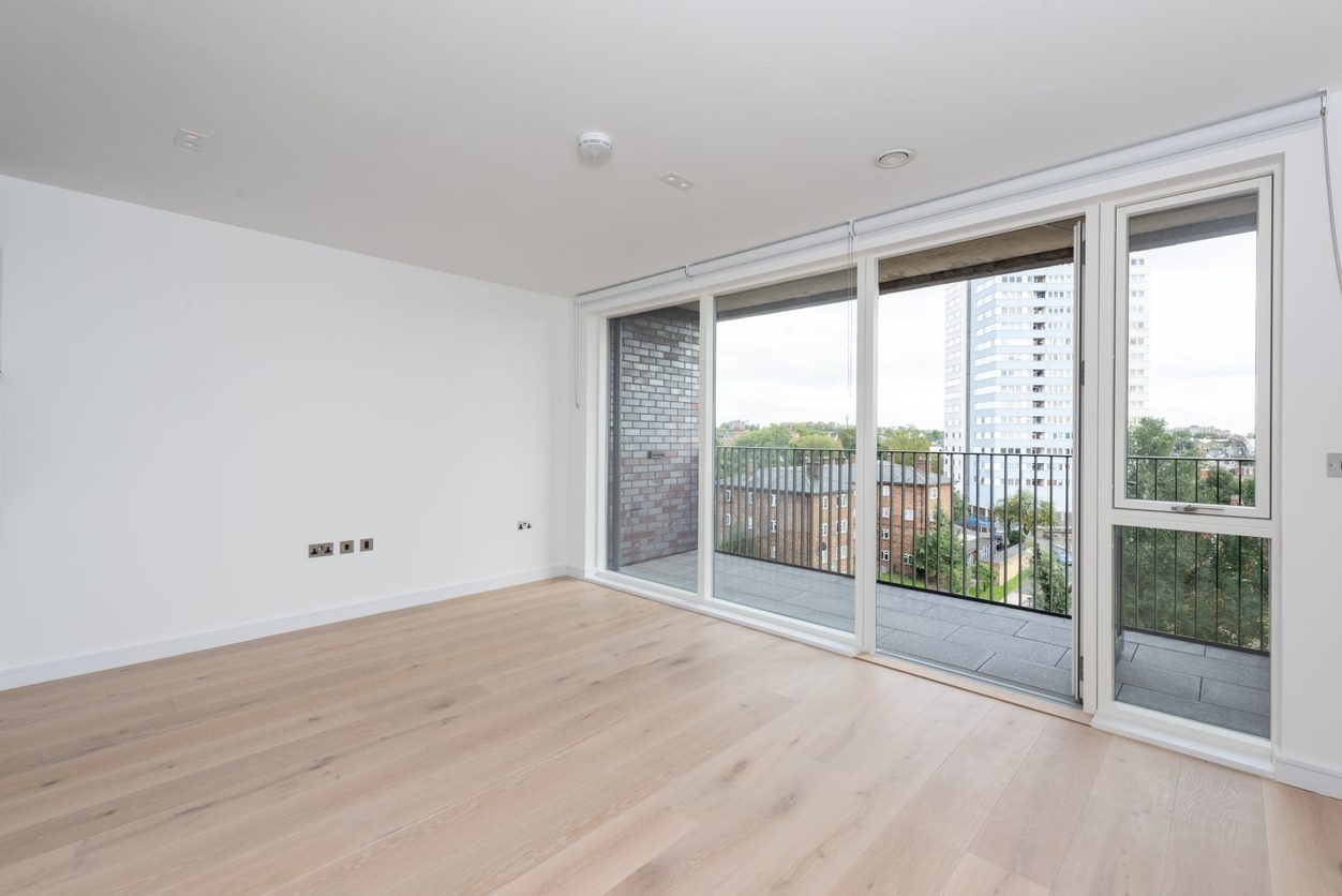 2 Bed Flat, Belsize Road, NW6 photo 5