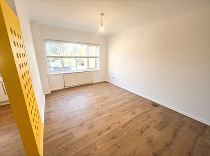 1 Bed Flat, Eleanor Road, EN8