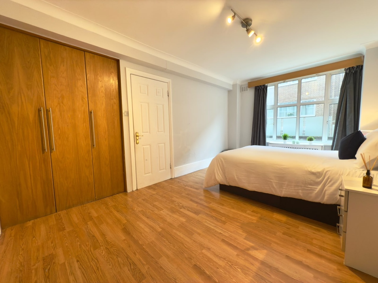 Room in a Shared House, Park West, W2 photo 3