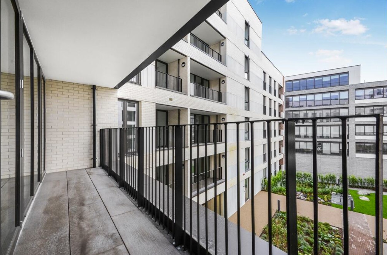 2 Bed Flat, Gorsuch Place, E2 photo 2