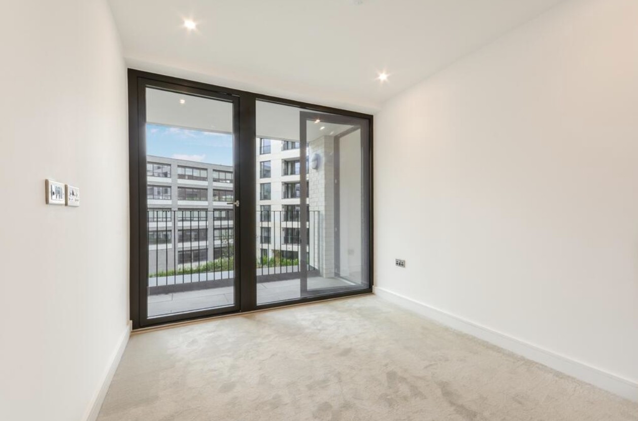 2 Bed Flat, Gorsuch Place, E2 photo 4