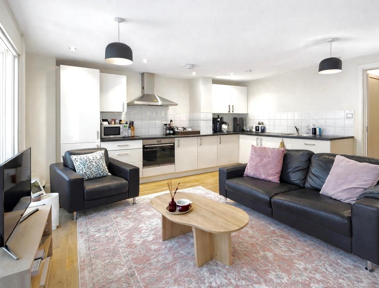 Studio Flat, Temple Lane, L2 photo 2