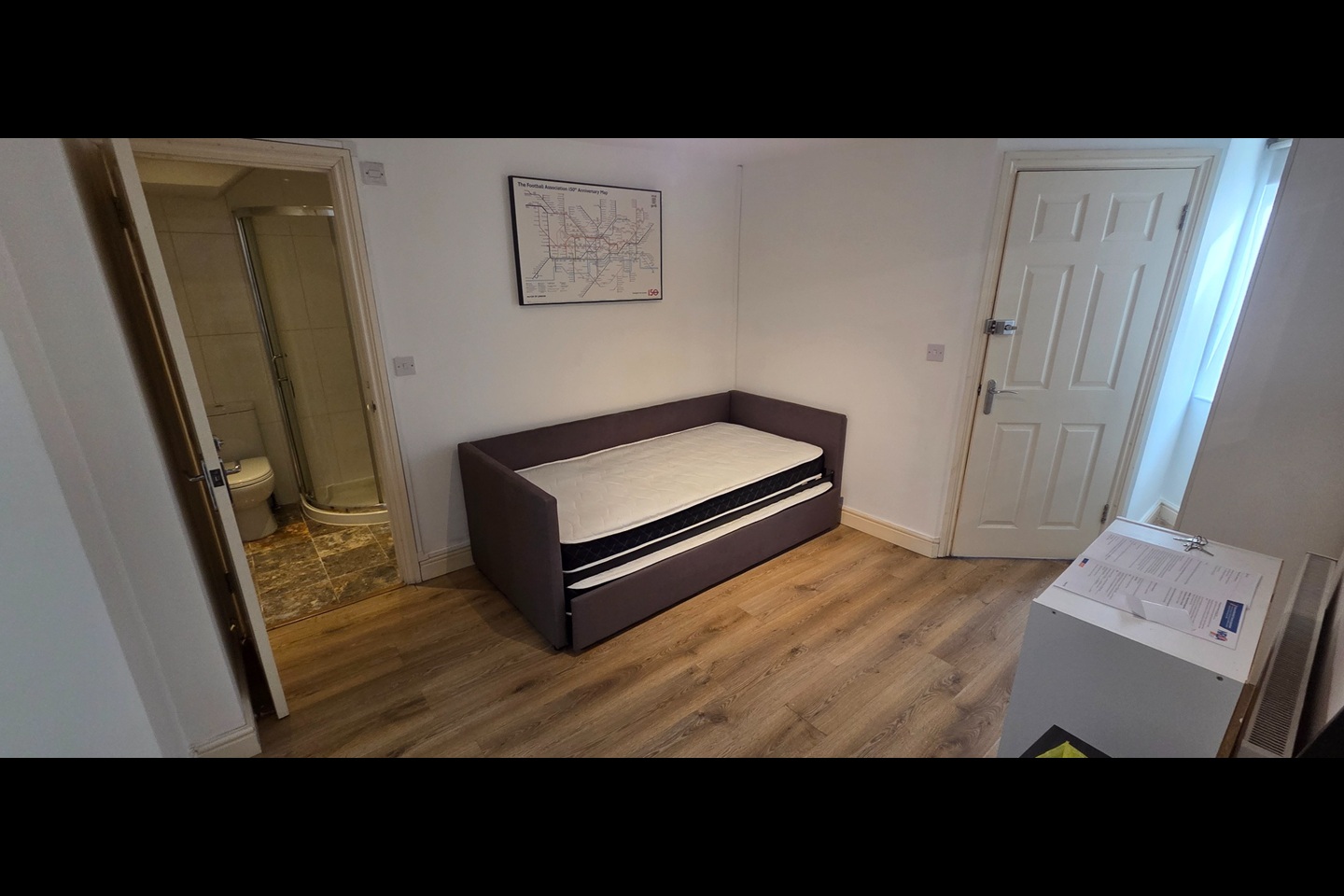 Studio Flat, Coldharbour Lane, SW9 photo 2