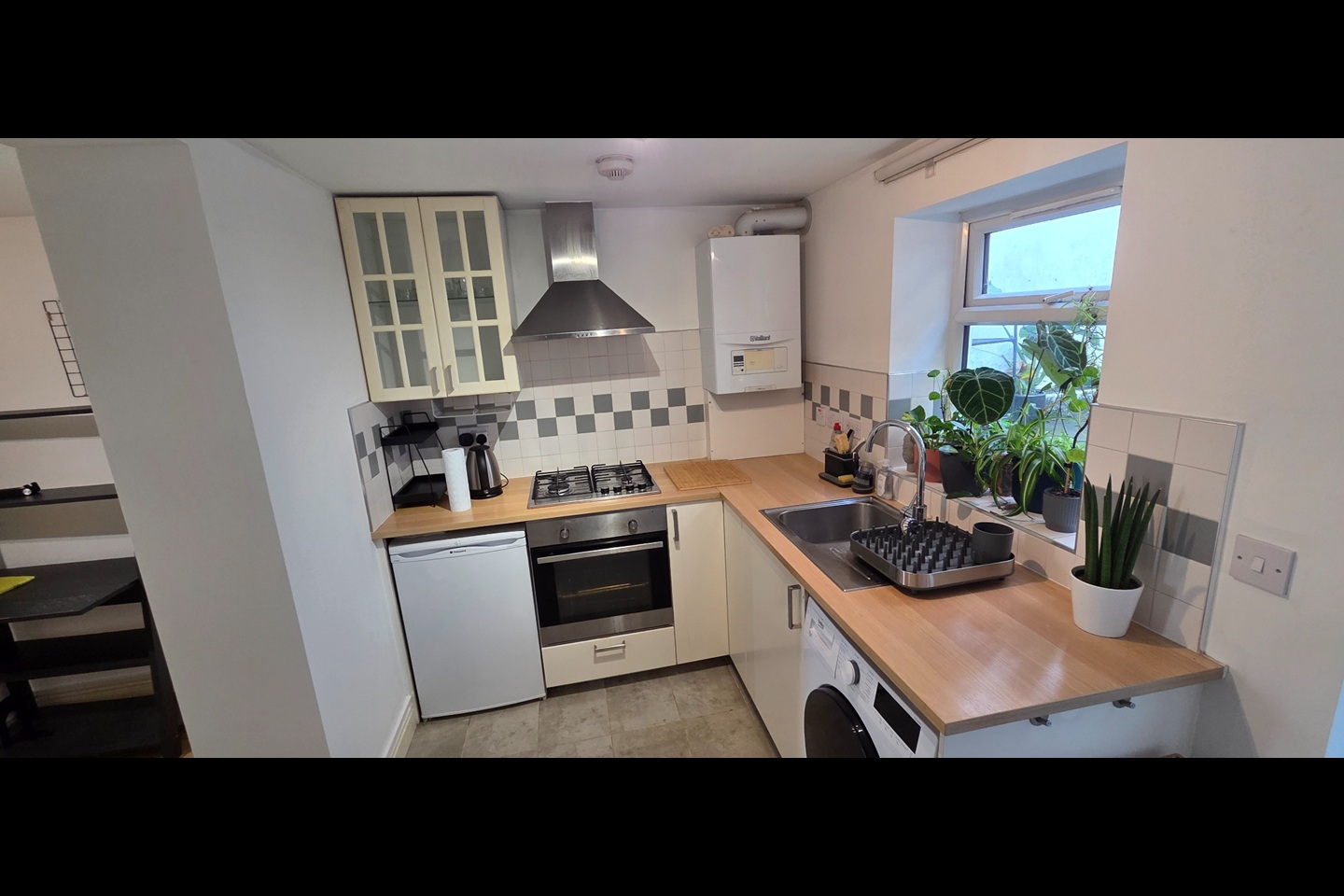 Studio Flat, Coldharbour Lane, SW9 photo 5