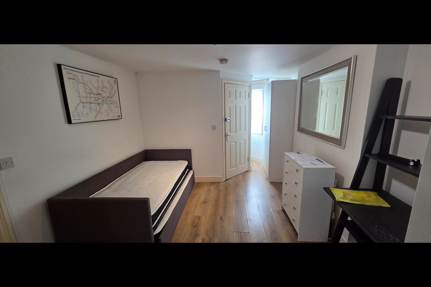 Studio Flat, Coldharbour Lane, SW9 photo 4