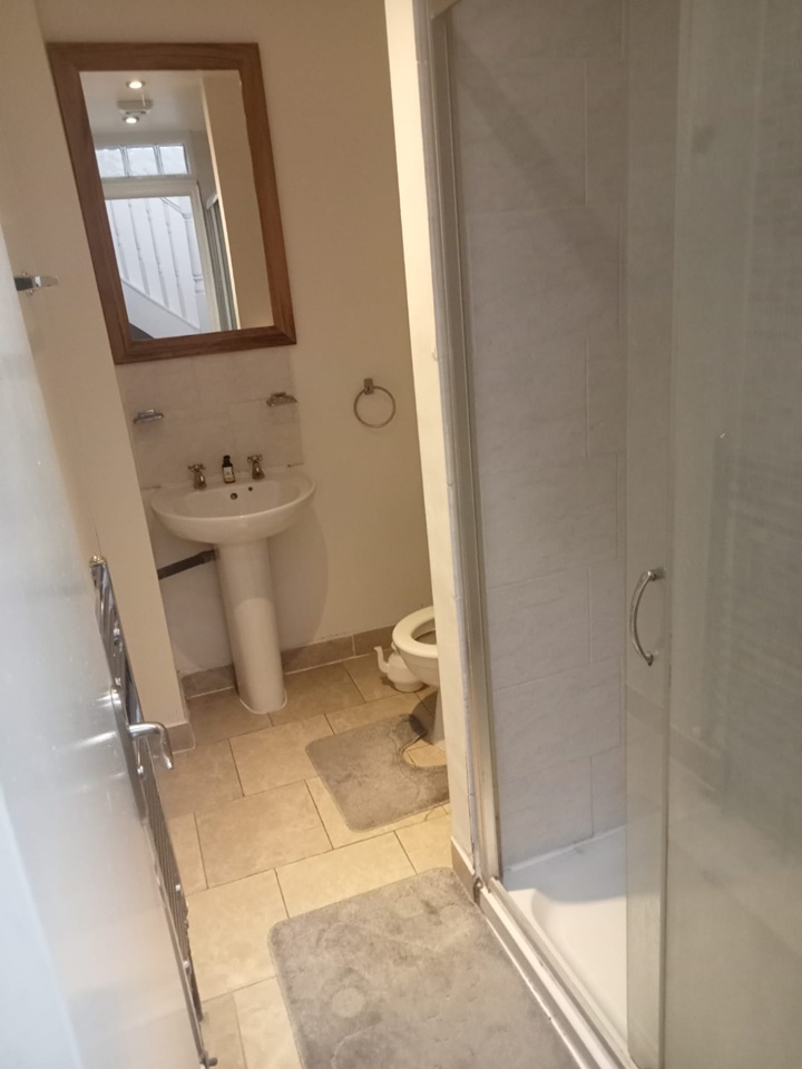 1 Bed Flat, Acre Lane, SW2 photo 2