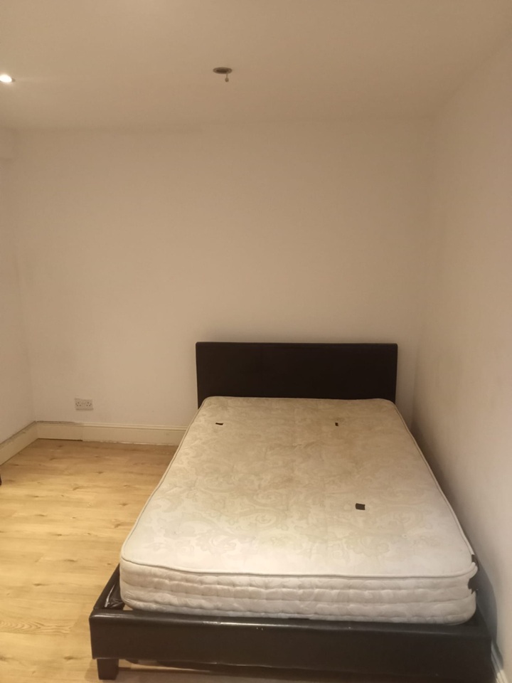1 Bed Flat, Acre Lane, SW2 photo 5