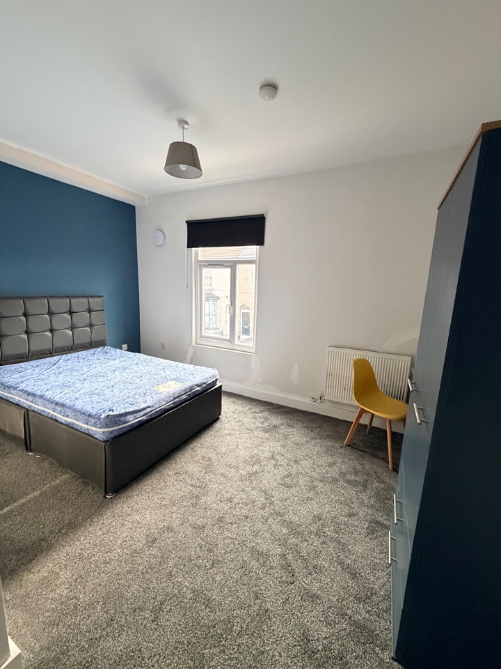 Room in a Shared House, Mansell Road, L6