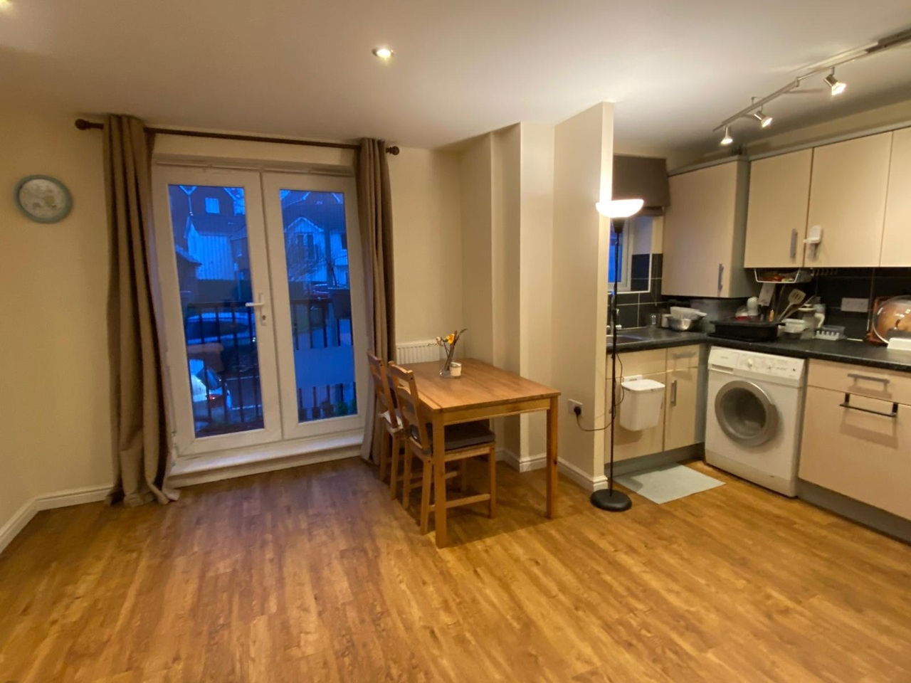 2 Bed Flat, Thames House, RG6 photo 2