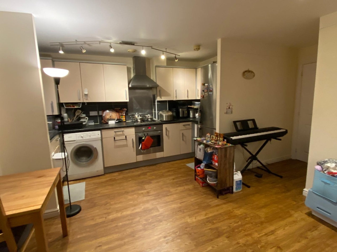 2 Bed Flat, Thames House, RG6 photo 3