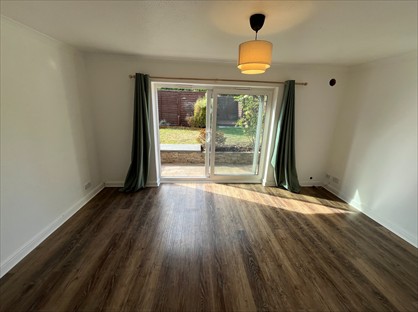 2 Bed Maisonette, Willis Close, KT18