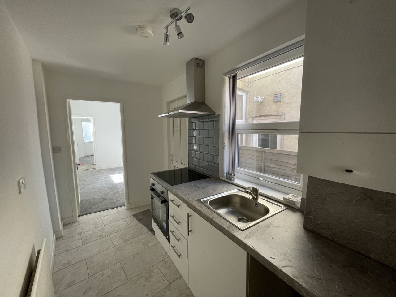 3 Bed Terraced House, Holcombe St, DE23 photo 4