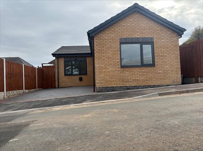 2 Bed Bungalow, Newbury Walk, B65