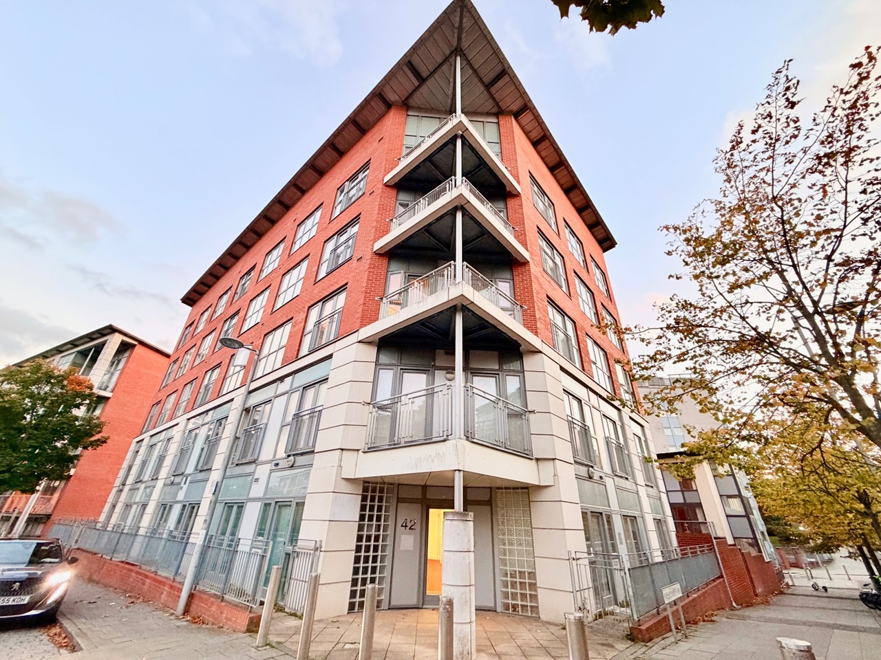 1 Bed Flat, Alfred Knight Way, B15 photo 2