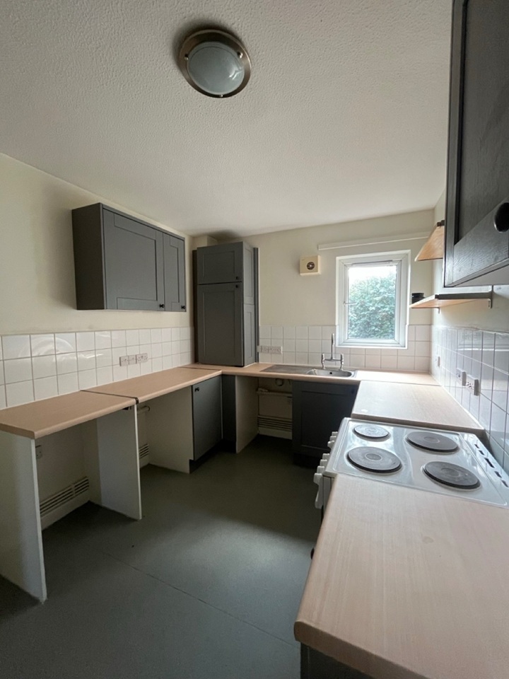 2 Bed Flat, Leckwith Road, CF11 photo 2