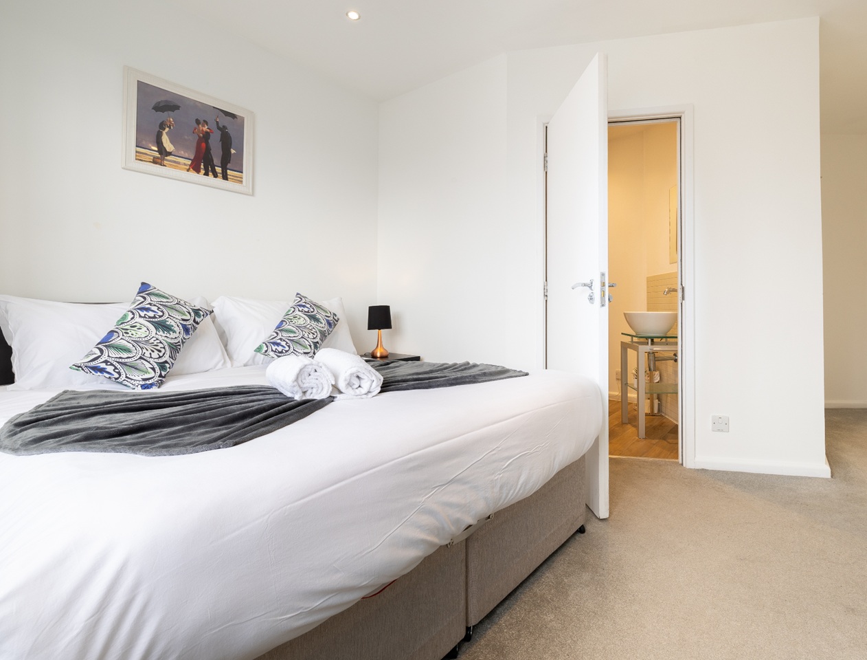2 Bed Flat, North Street, BN1 photo 2