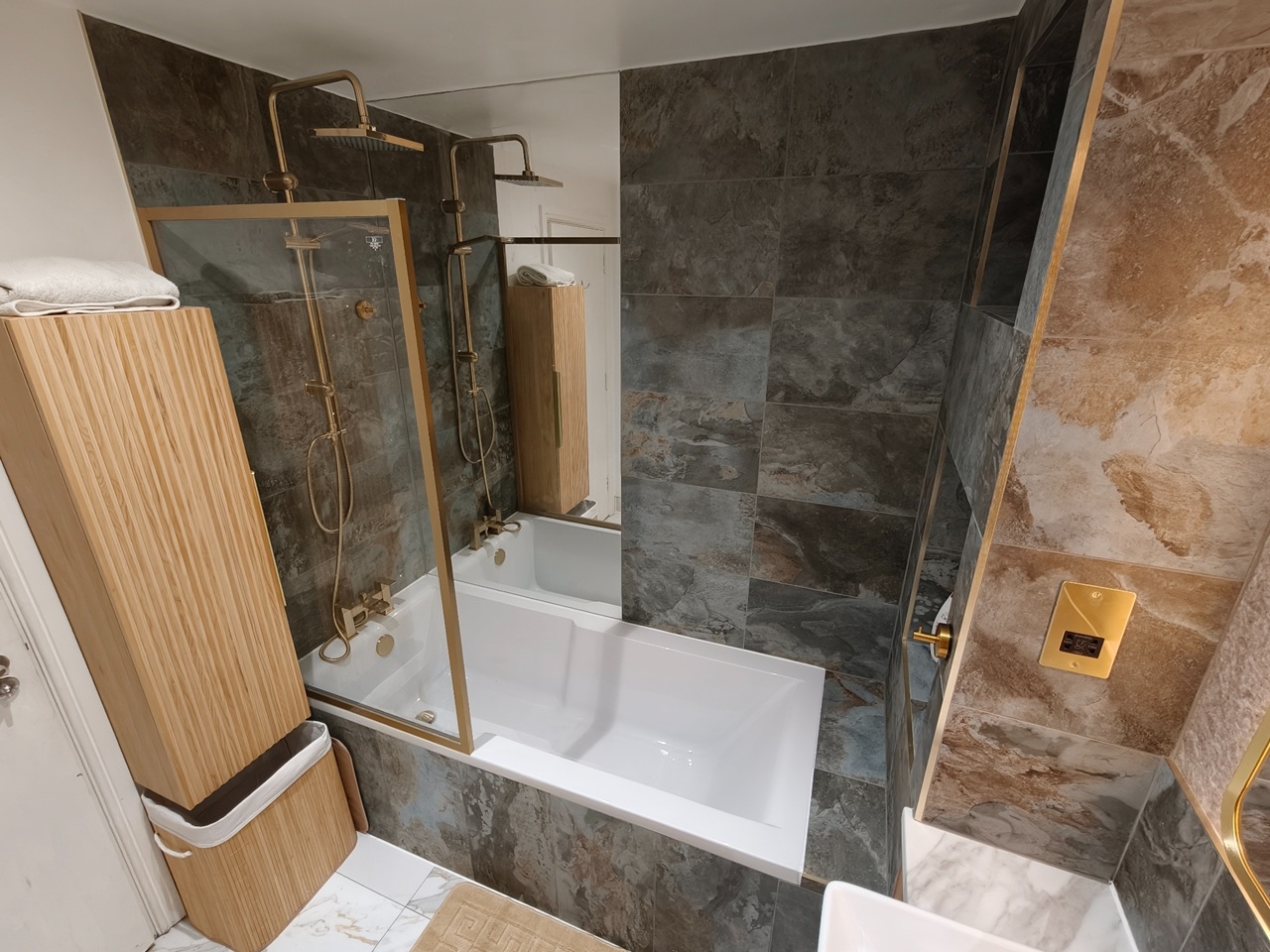 2 Bed Flat, Cornell Building, E1 photo 2