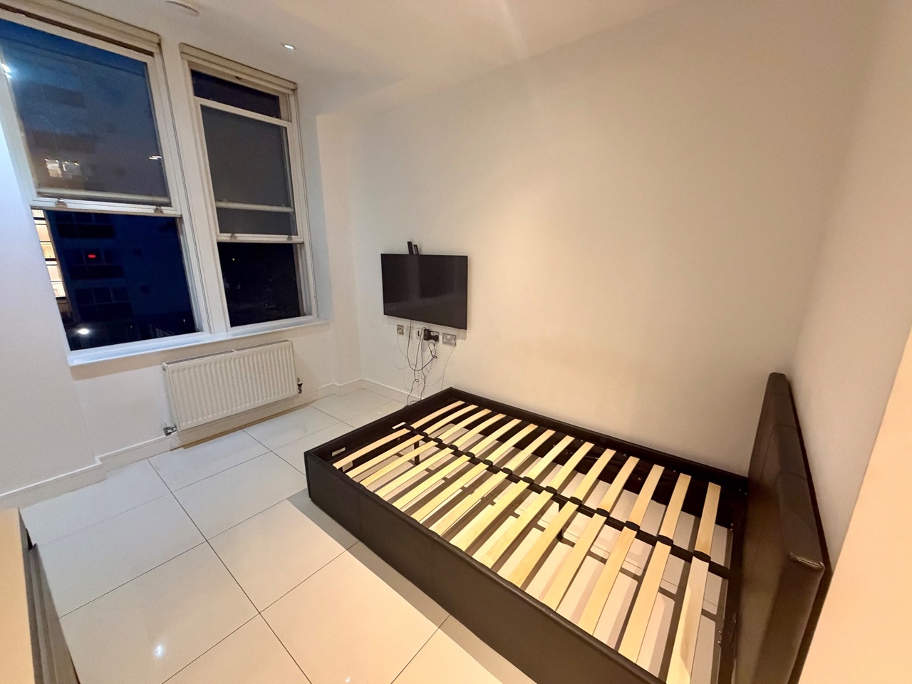 Studio Flat, Albany House, WC1H