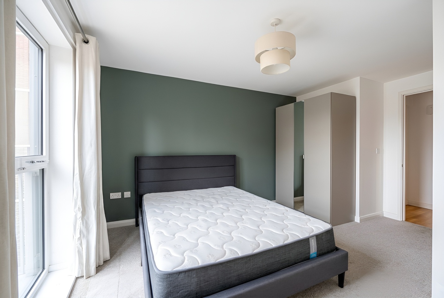 2 Bed Flat, Wellesley Terrace, N1 photo 5